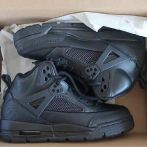 Black Cat Jordan Fours YOUTH size 4 - US women’s 5.